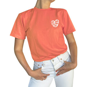 Avec L’Aperol, La Déglingue te fait passer en mode dolce vita version bringue ! Un t-shirt couleur corail pétillant, comme ton cocktail préféré.